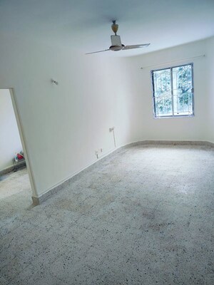 Room in 2 BHK Apartment at Mantri Park I and II, Kothrud – for Rent