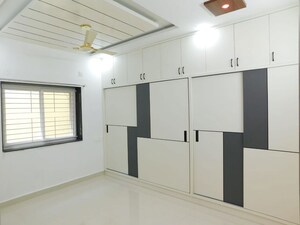 Room in 3 BHK Builder Floor at Kondapur – for Rent