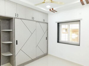 Room in 3 BHK Builder Floor at Kondapur – for Rent