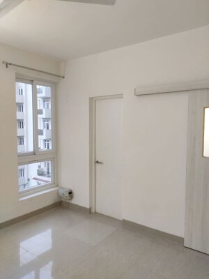 Room in 2.5 BHK Apartment at Emaar Emerald Estate, Sector 65 – for Rent