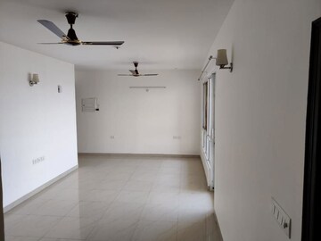 Room in 3.5 BHK Apartment at BBD Green City Sun Breeze Apartments, Gomti Nagar – for Rent