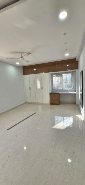 Room in 3 BHK Builder Floor at Kondapur – for Rent