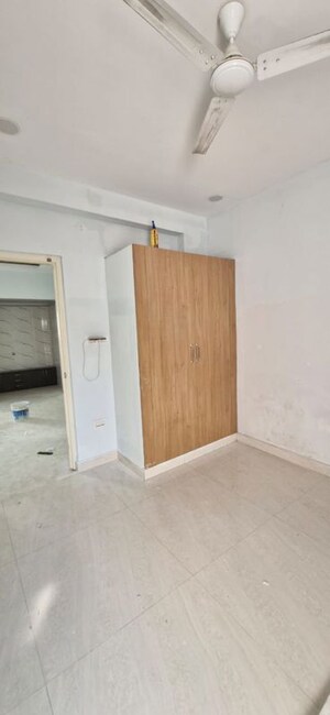 Room in 3 BHK Builder Floor at Kondapur – for Rent