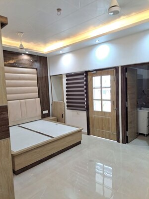 Room in 6 BHK Independent House at Sector 108 – for Rent