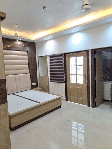 Room in 6 BHK Independent House at Sector 108 – for Rent