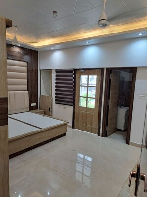 Room in 6 BHK Independent House at Sector 108 – for Rent