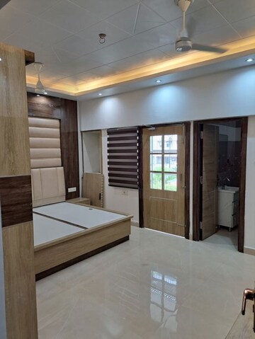 Room in 6 BHK Independent House at Sector 108 – for Rent