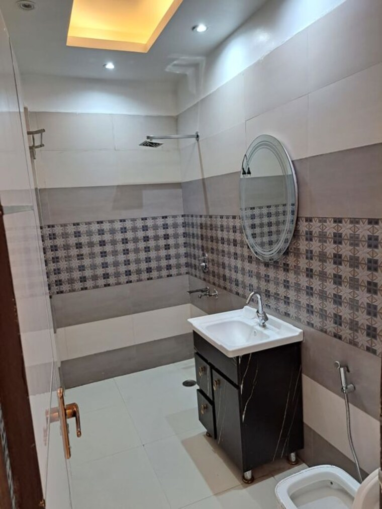 Master Bedroom, sector 108 6 Bedroom 5000 Sq.Ft. Independent House In Sector 108 Noida 10102521