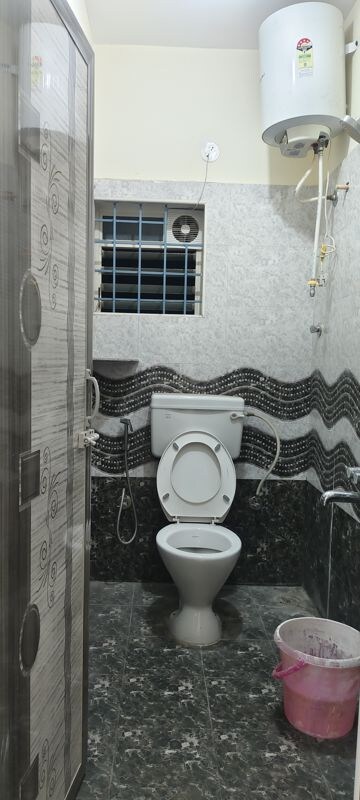 Bathroom in 2 BHK Builder Floor at Jeevan Bima Nagar – for Rent