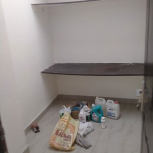 Furnished Amenities in 4 BHK Apartment at DLF Trinity Towers, Dlf Phase V – for Rent