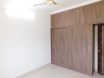 Room in 3 BHK Builder Floor at Kondapur – for Rent
