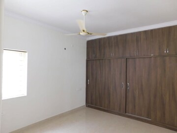 Room in 3 BHK Builder Floor at Kondapur – for Rent