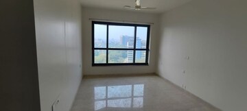 Room in 3 BHK Apartment at Kalpataru Magnus, Bandra East – for Rent