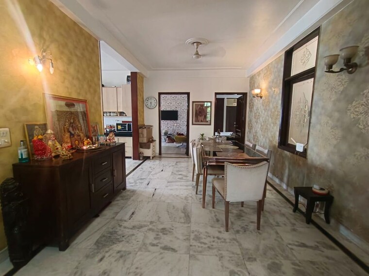  Parking, dlf-atria Studio 500 Sq.Ft. Builder Floor In Dlf Phase ii Gurgaon 10102594