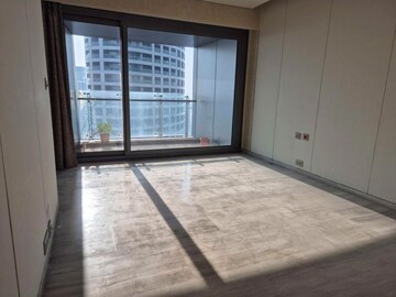 Room in 3 BHK Apartment at Lodha World Crest, Worli – for Rent