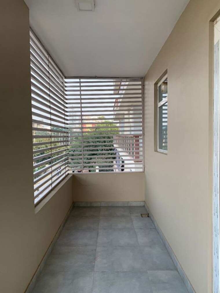 Balcony, ss-mayfield-gardens Studio 500 Sq.Ft. Builder Floor In Sector 51 Gurgaon 10102631