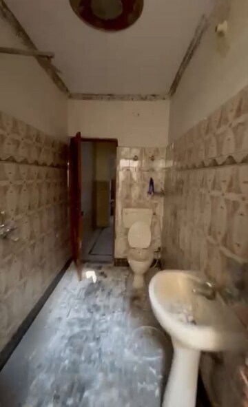 Bathroom in 1.5 BHK Independent House at Sector 9 – for Rent