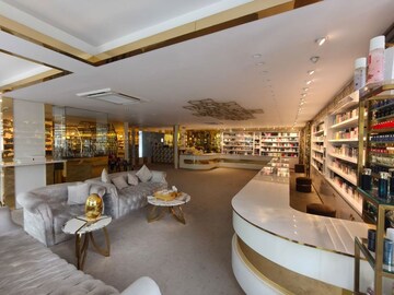  Showroom For Rent in Panampally Nagar