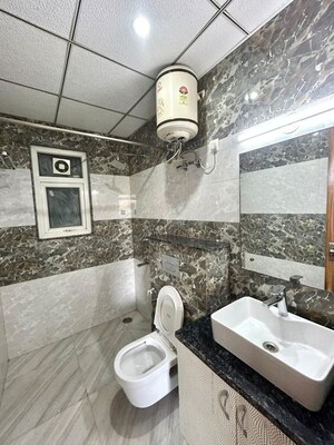 Bathroom in 1 BHK Builder Floor at Sector 40 – for Rent