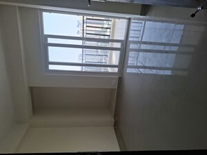 Room in 2.5 BHK Apartment at Amrapali Heartbeat City, Sector 107 – for Rent