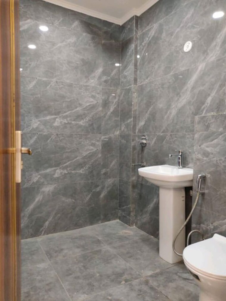 Bathroom, saket 2 Bedroom 850 Sq.Ft. Builder Floor In Saket Delhi 10102705