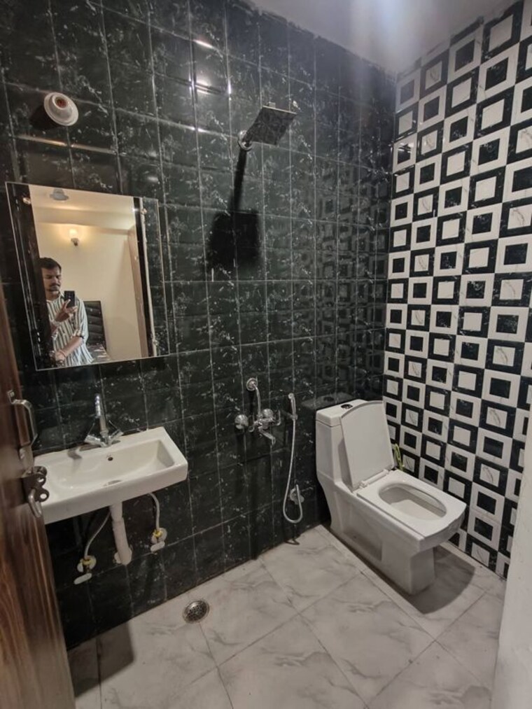 Bathroom, saket 2 Bedroom 850 Sq.Ft. Builder Floor In Saket Delhi 10102705
