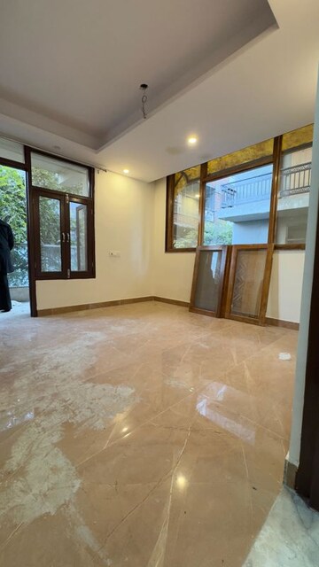 Room in 3 BHK Builder Floor at Palm Residency Chhatarpur, Chattarpur – for Rent