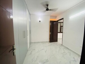 Room in 3 BHK Builder Floor at Saket – for Rent