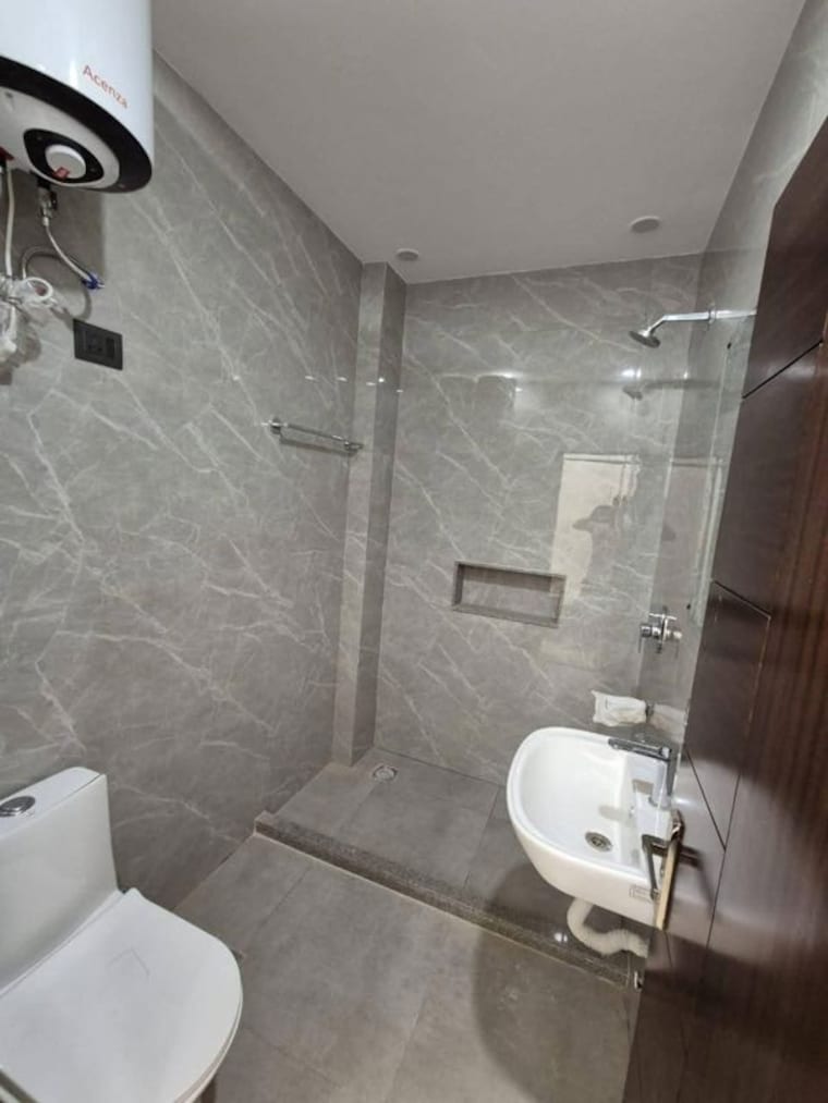 Bathroom, saket 3 Bedroom 1250 Sq.Ft. Builder Floor In Saket Delhi 10102724