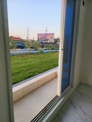 Balcony in 2.5 BHK Apartment at Hiranandani Meadows, Manpada – for Rent