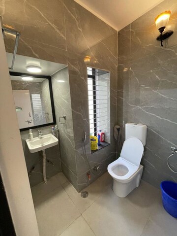 Bathroom in 1 BHK Builder Floor at Vijay Nagar – for Rent