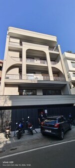 4 BHK + Servant Room,Study Room,Extra Room 320 Sq.Yd. Builder Floor in Chittaranjan Park