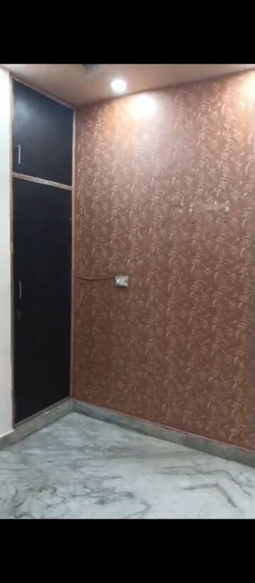 Furnished Amenities in 2 BHK Apartment at Mohan Garden – for Sale