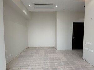 Room in 3 BHK Apartment at Piramal Aranya Avyan, Byculla – for Rent