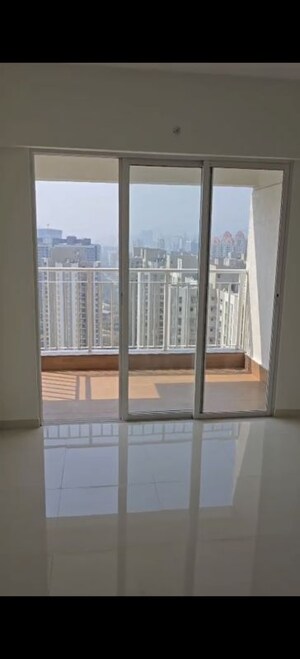 Room in 2 BHK Apartment at Lodha Amara Tower 24 And 25, Kolshet Road – for Sale