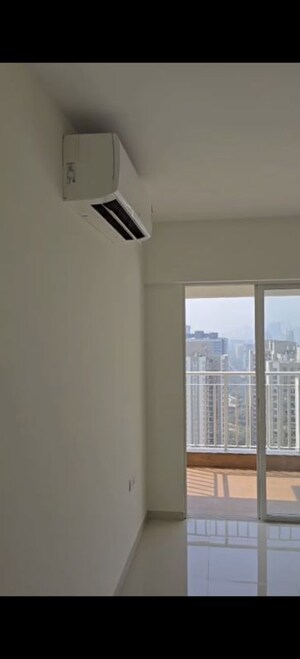 Room in 2 BHK Apartment at Lodha Amara Tower 24 And 25, Kolshet Road – for Sale