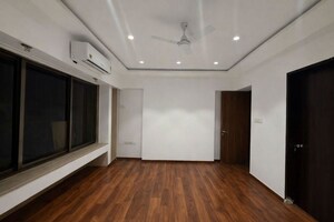 Room in 3 BHK Apartment at Fortune Towers, Mazgaon – for Rent