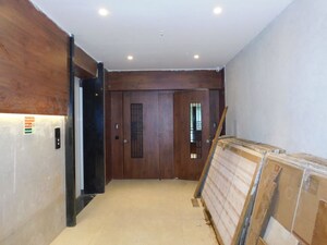 Room in 3 BHK Apartment at Seasons Trimurti, Santacruz West – for Rent