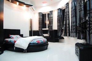 Bedroom in 1 BHK Apartment at Soona Mahal, Churchgate – for Rent