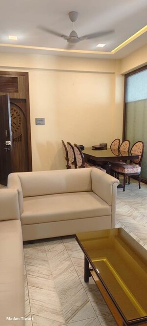 Room in 2 BHK Apartment at Bharat Mahal, Churchgate – for Rent