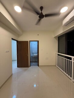 2 BHK + Extra Room Apartment For Rent in Dynamix Divum