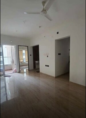 Room in 2 BHK Apartment at Duville Riverdale Suites, Kharadi – for Rent