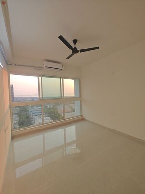 Room in 3 BHK Apartment at Seawoods – for Rent
