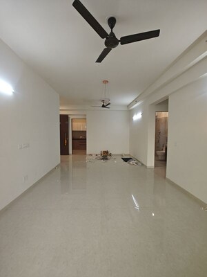 Room in 3 BHK Apartment at Seawoods – for Rent