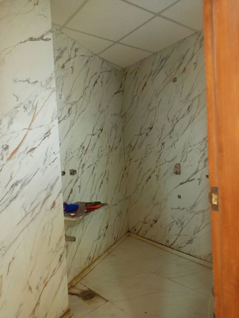 Attached Bathroom, sector 73 2 Bedroom 950 Sq.Ft. Builder Floor In Sector 73 Noida 10098630