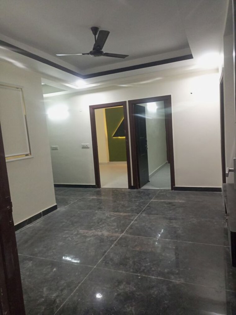 Room, sector 73 2 Bedroom 950 Sq.Ft. Builder Floor In Sector 73 Noida 10098630