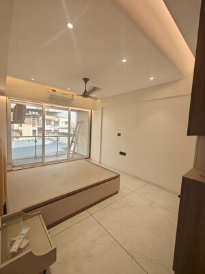 Room in 3 BHK Apartment at Seawoods – for Rent