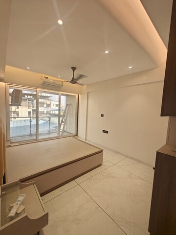 Room in 3 BHK Apartment at Seawoods – for Rent