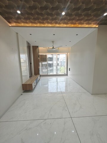 Room in 3 BHK Apartment at Seawoods – for Rent