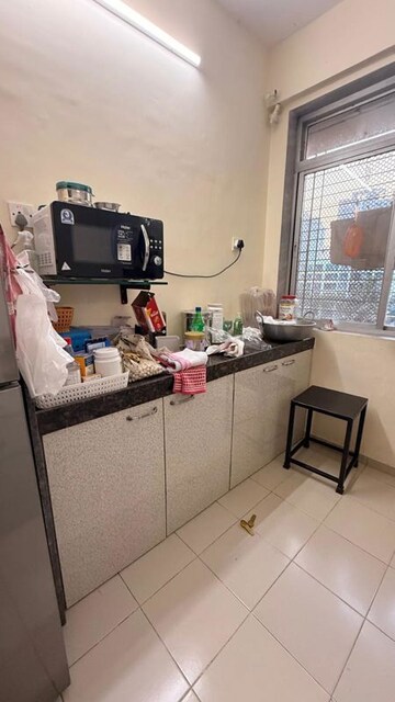 Master Bedroom in 2.5 BHK Apartment at Radha Madhav, Borivali East – for Rent